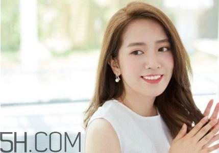 不同發(fā)質使用哪種精油好？護發(fā)素和護發(fā)精油的區(qū)別