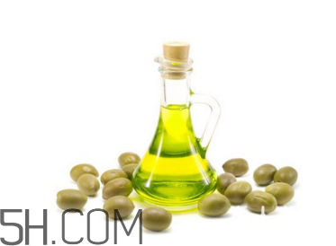 不同發(fā)質使用哪種精油好？護發(fā)素和護發(fā)精油的區(qū)別