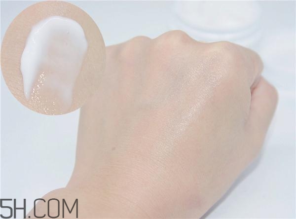 涂了護手霜能吃東西嗎 擦護手霜后吃東西好嗎 涂了護手霜能吃東西嗎 擦護手霜后吃東西好嗎