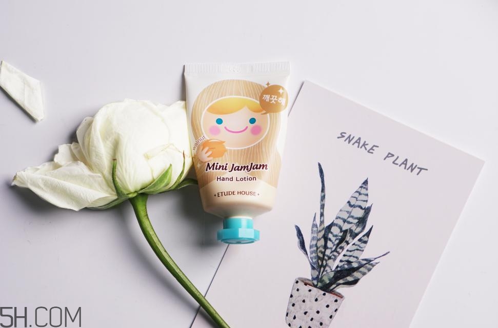 涂了護手霜能吃東西嗎 擦護手霜后吃東西好嗎 涂了護手霜能吃東西嗎 擦護手霜后吃東西好嗎