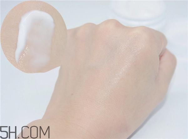 涂了護手霜能吃東西嗎 擦護手霜后吃東西好嗎 涂了護手霜能吃東西嗎 擦護手霜后吃東西好嗎