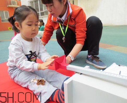 坐位體前屈滿分多少？坐位體前屈摸不到腳怎么辦