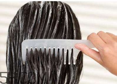 護發(fā)素一次用多少呢？護發(fā)素可以代替洗發(fā)水嗎？