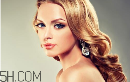 護(hù)發(fā)素和精華素哪個(gè)好？護(hù)發(fā)素和精華素的區(qū)別