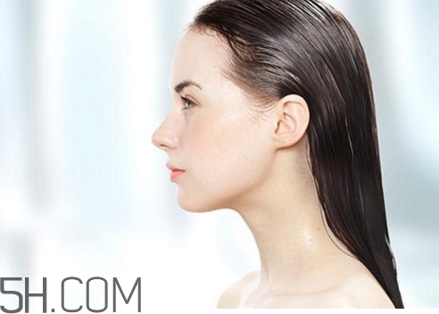 護(hù)發(fā)素和精華素哪個(gè)好？護(hù)發(fā)素和精華素的區(qū)別