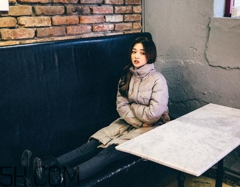 羽絨服和皮草哪個暖和？皮草暖和還是羽絨服暖和？