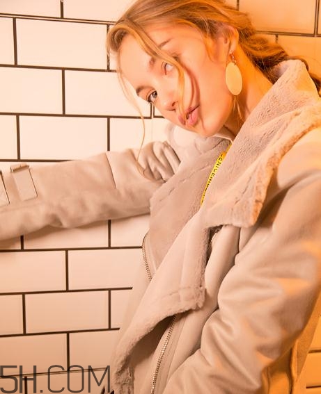 皮毛一體掉色正常嗎？皮毛一體掉色怎么處理？