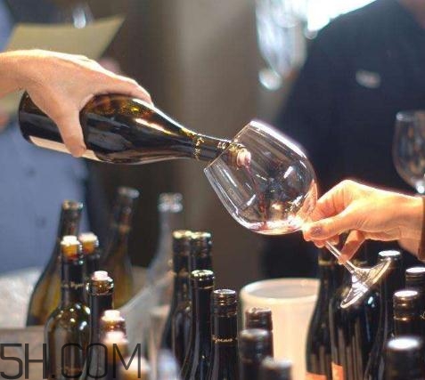 酒精肝是什么引起的？酒精肝是喝酒喝的嗎？