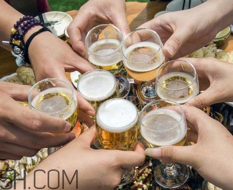 酒精肝是什么引起的？酒精肝是喝酒喝的嗎？