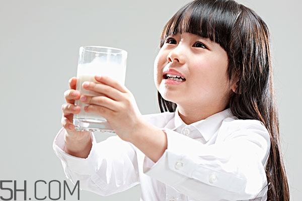 睡前喝什么牛奶好 熱牛奶還是冷牛奶 睡前喝什么牛奶好 熱牛奶還是冷牛奶