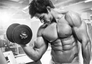 啞鈴彎舉一天練多少？啞鈴彎舉正確方法