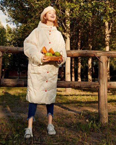 白色羽絨服配什么鞋子？白色羽絨服搭配鞋子圖片