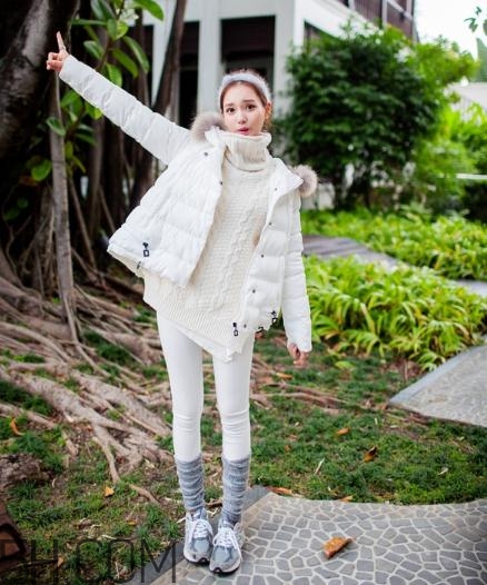 白色羽絨服配什么褲子？白色羽絨服搭配褲子圖片