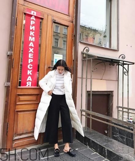 白色羽絨服配什么顏色毛衣？白色羽絨服搭配毛衣圖片