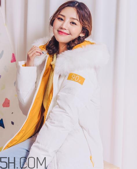 白色羽絨服發(fā)黃怎么洗白？白色羽絨服染色怎么能去掉？