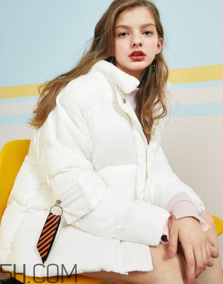 白色羽絨服怎么保存不發(fā)黃？白色羽絨服怎么打理？