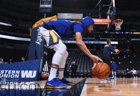under armour curry 4 low勇士隊藍金配色會發(fā)售嗎？