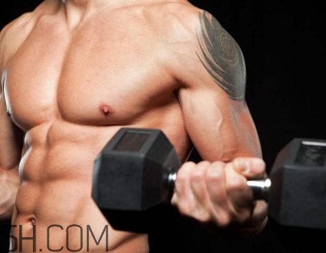 啞鈴彎舉和杠鈴彎舉哪個(gè)好？啞鈴彎舉和杠鈴彎舉區(qū)別