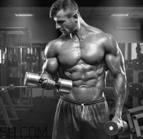 啞鈴彎舉可以天天練嗎？啞鈴彎舉手腕疼是什么原因？