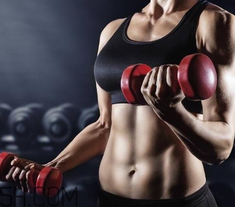 啞鈴彎舉可以天天練嗎？啞鈴彎舉手腕疼是什么原因？