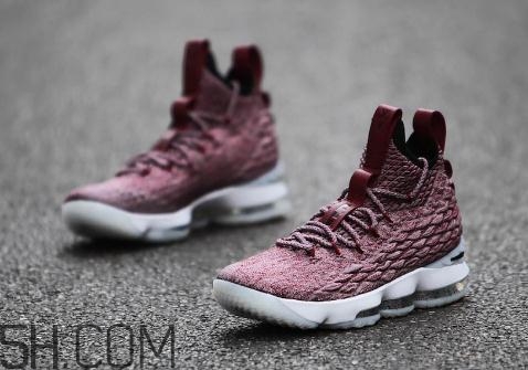 nike lebron 15 wine紅酒配色發(fā)售時(shí)間_多少錢(qián)？
