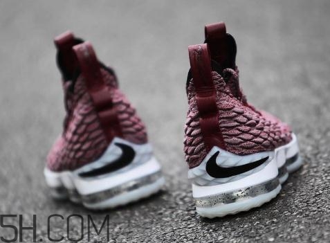 nike lebron 15 wine紅酒配色發(fā)售時(shí)間_多少錢(qián)？