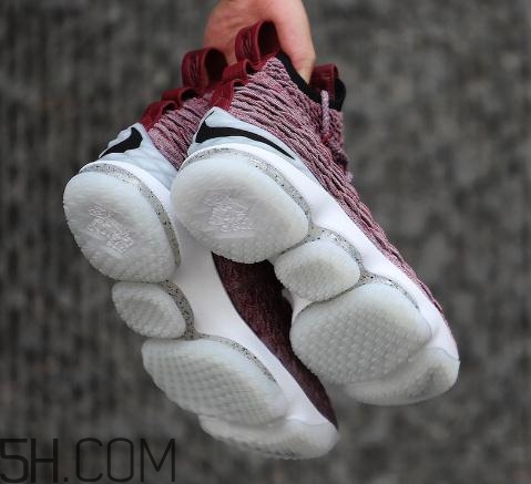 nike lebron 15 wine紅酒配色發(fā)售時(shí)間_多少錢(qián)？