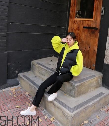 羽絨馬甲怎么搭配好看？羽絨馬甲搭配圖片