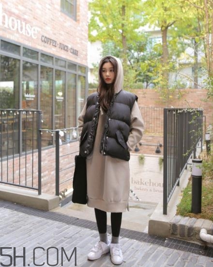 羽絨馬甲怎么搭配好看？羽絨馬甲搭配圖片