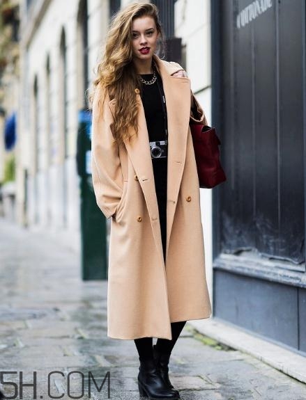 駝色大衣里面搭配什么？駝色大衣內(nèi)搭什么顏色好看？