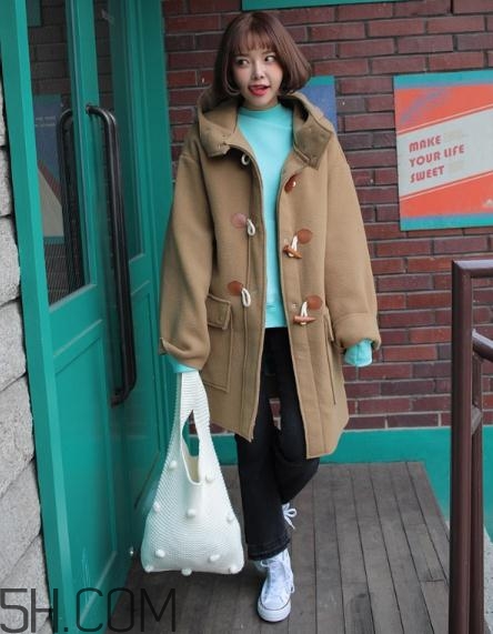 駝色大衣里面搭配什么？駝色大衣內(nèi)搭什么顏色好看？