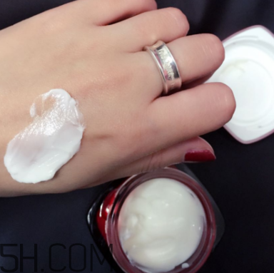 歐萊雅復(fù)顏抗皺緊致晚霜多少錢(qián)_專柜價(jià)格 歐萊雅復(fù)顏抗皺緊致晚霜多少錢(qián)_專柜價(jià)格