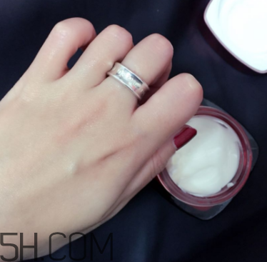 歐萊雅復(fù)顏抗皺緊致晚霜多少錢(qián)_專柜價(jià)格 歐萊雅復(fù)顏抗皺緊致晚霜多少錢(qián)_專柜價(jià)格