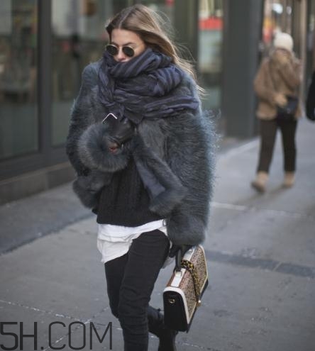 皮草是輕的好還是重的好？皮草怎么選購？