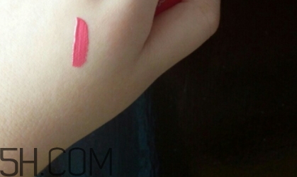 阿瑪尼紅管唇釉516多少錢？阿瑪尼限量紅管唇釉516專柜價(jià)