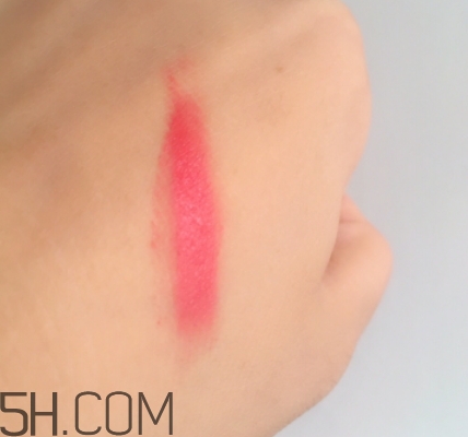 阿瑪尼紅管唇釉516適合黃皮嗎？阿瑪尼紅管516好看嗎？