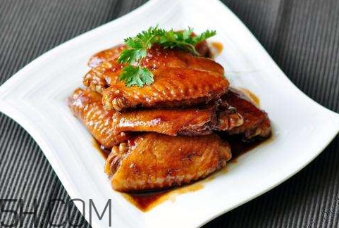 可樂(lè)雞翅需要用水焯多長(zhǎng)時(shí)間？可樂(lè)雞翅是用翅中嗎