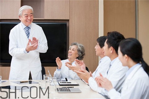 脂肪肝跟抽煙有關(guān)系嗎？脂肪肝跟胃熱有關(guān)系嗎？