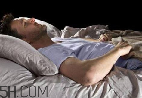 少精癥是怎么引起的？少精癥是不是不能自愈？