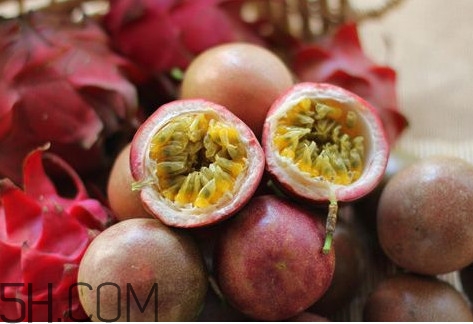 百香果怎么剝開(kāi)？百香果可以和葡萄酒混著喝嗎