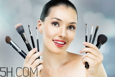 國(guó)產(chǎn)彩妝排行榜前十名 新手化妝詳細(xì)步驟和技巧圖解 國(guó)產(chǎn)彩妝排行榜前十名 新手化妝詳細(xì)步驟和技巧圖解