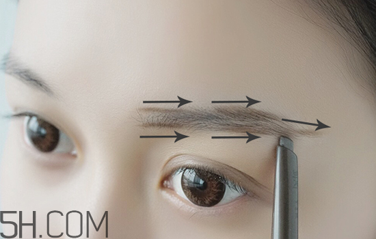 秋冬適合什么妝容？怎樣涂口紅好看？