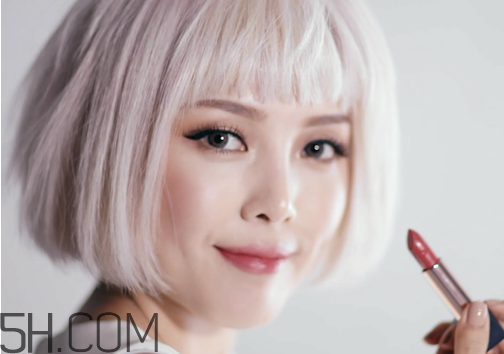 女生怎樣學(xué)會(huì)快速化妝？新手化妝需要的基本用品