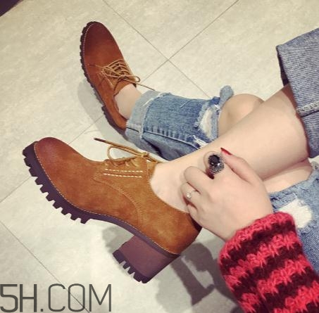 翻毛皮鞋發(fā)白怎么辦？翻毛皮鞋發(fā)亮怎么辦？