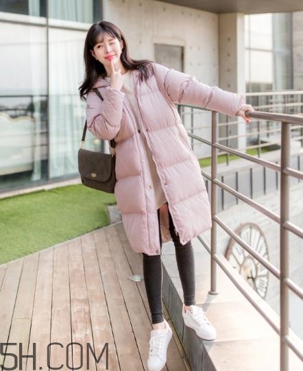 粉色羽絨服怎么搭配？粉色羽絨服搭配圖片