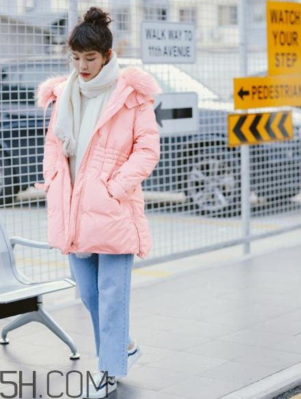 粉色羽絨服怎么搭配？粉色羽絨服搭配圖片