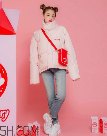 粉色羽絨服怎么搭配？粉色羽絨服搭配圖片