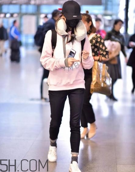 粉色衛(wèi)衣怎么搭配？粉色衛(wèi)衣搭配圖片