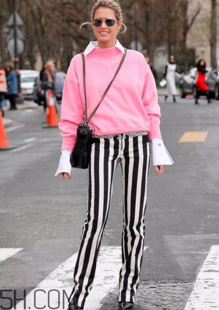 粉色衛(wèi)衣怎么搭配？粉色衛(wèi)衣搭配圖片