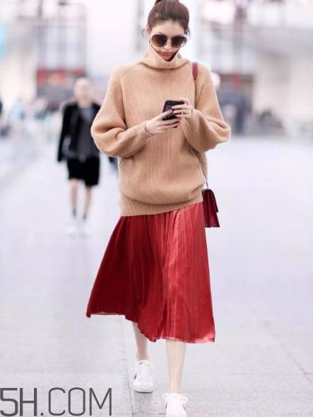 穿高領(lǐng)毛衣配什么發(fā)型？高領(lǐng)毛衣適合什么發(fā)型？